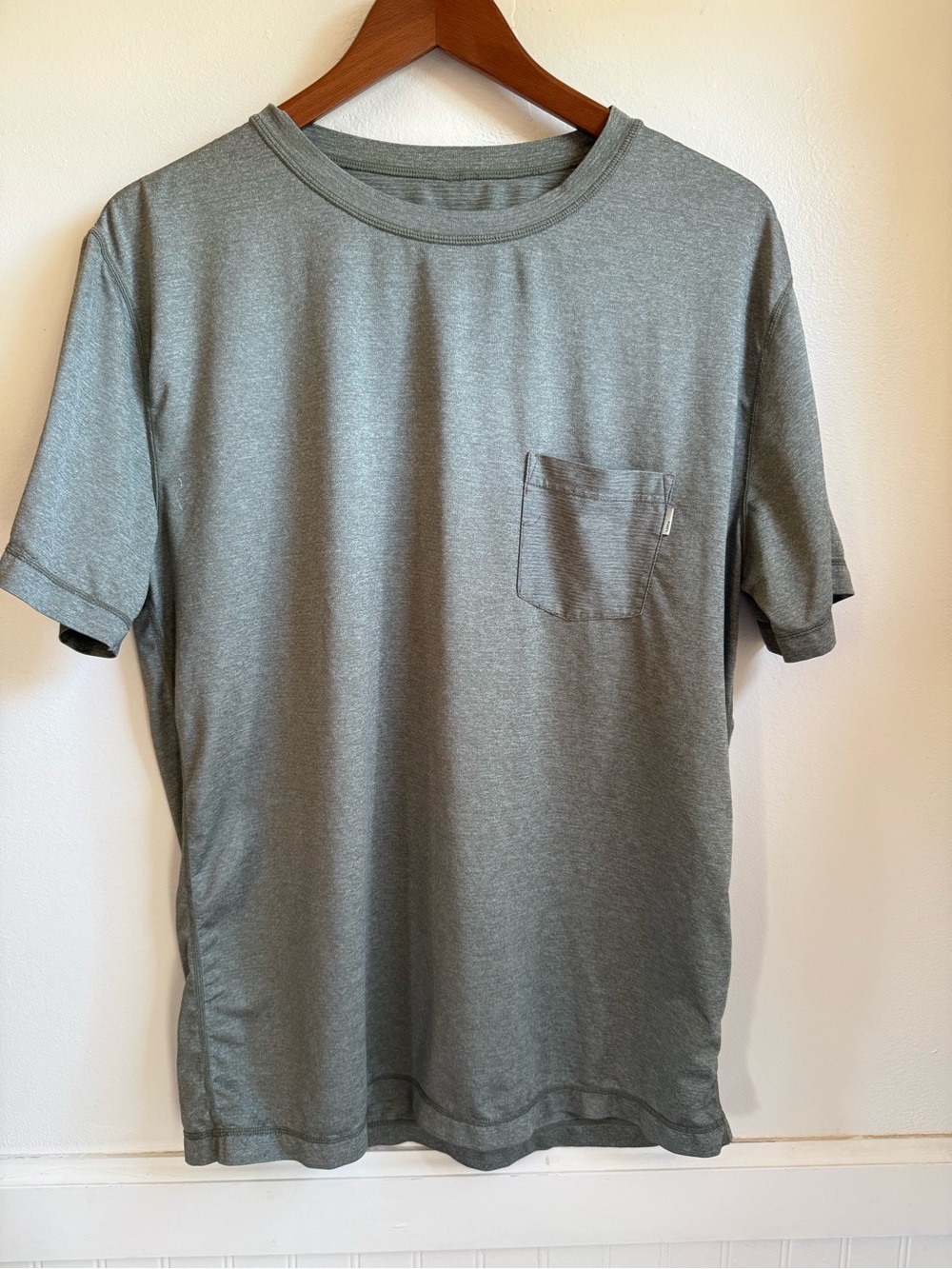 Vuori Tradewind Performance Pocket Short Sleeve Tee Men’s Size Large